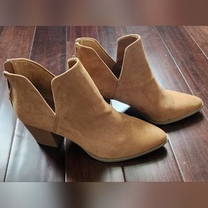 BRAND NEW Sun + Stone Booties Size 9